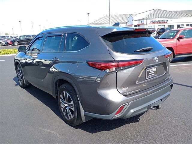 2021 Toyota Highlander XLE photo 4