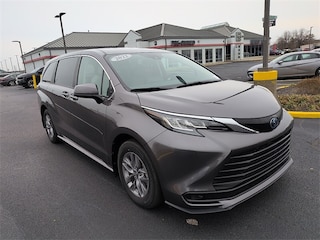 2022 Toyota Sienna LE Van Passenger Van