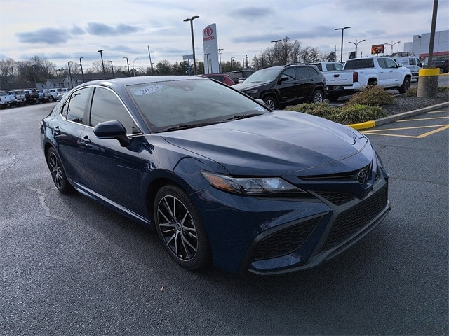 2023 Toyota Camry SE's photo
