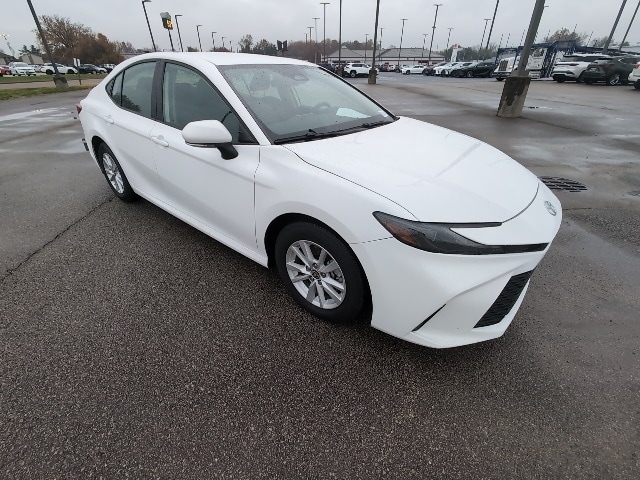 2025 Toyota Camry LE's photo
