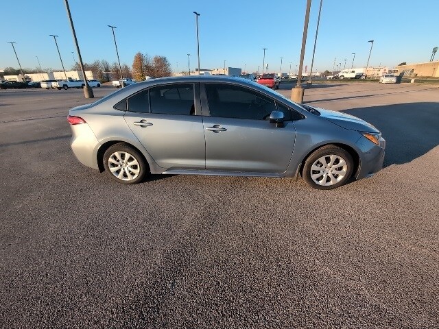 2025 Toyota Corolla LE photo 2