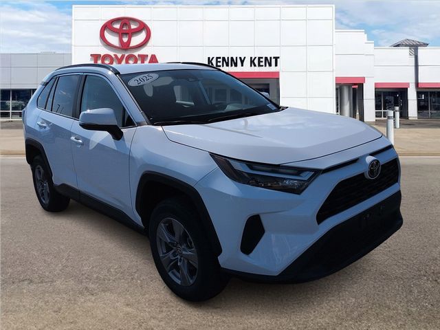 2025 Toyota RAV4 XLE FWD