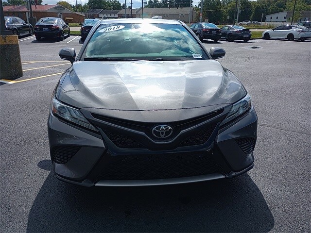 2018 Toyota Camry XSE photo 2