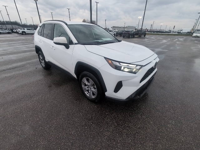 2024 Toyota RAV4 XLE's photo