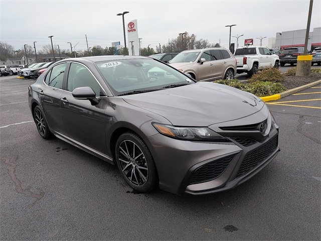 2023 Toyota Camry SE's photo