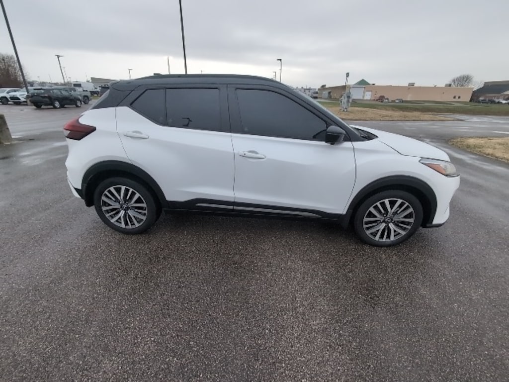 Used 2023 Nissan Kicks SR SUV