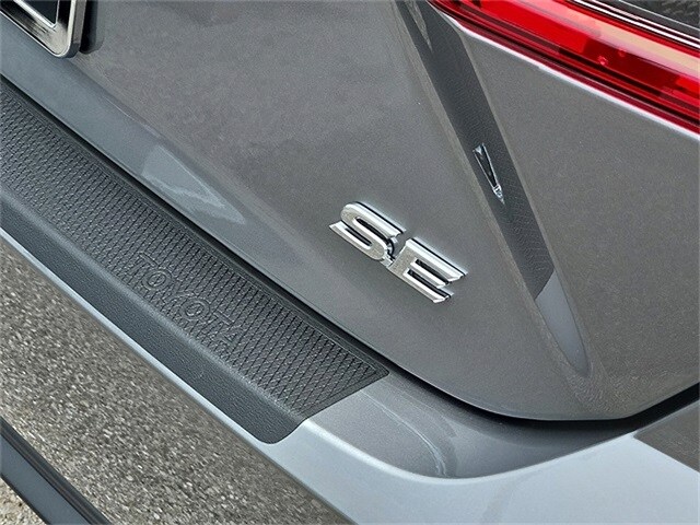 2025 Toyota Camry SE photo 4