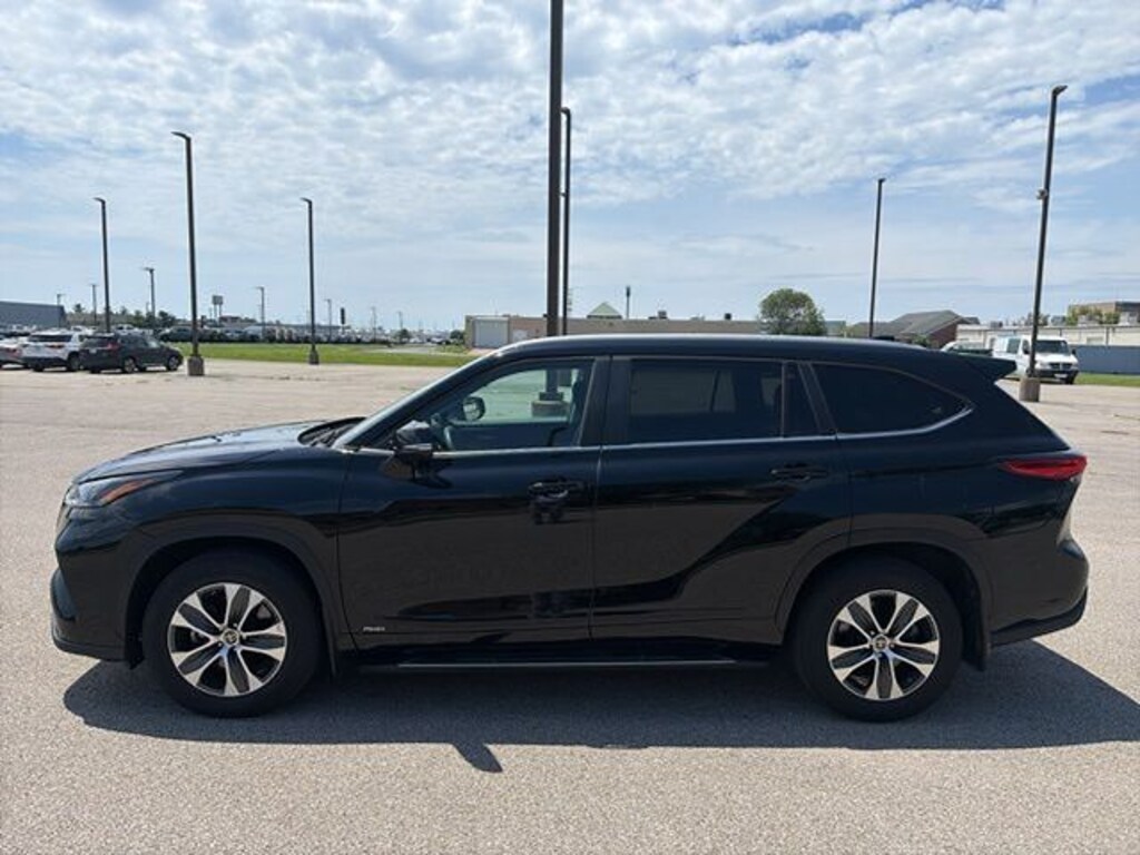 Used 2023 Toyota Highlander Hybrid XLE SUV