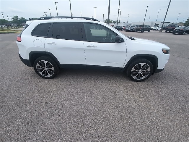 Used 2022 Jeep Cherokee Limited with VIN 1C4PJMDX6ND556095 for sale in Evansville, IN