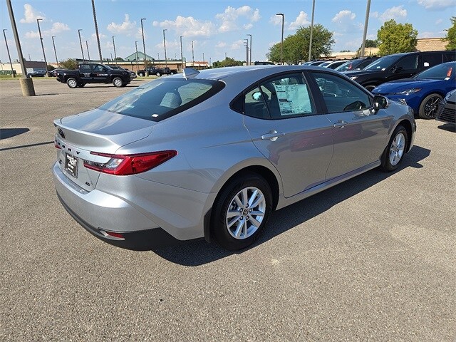 2026 Toyota Camry LE photo 3
