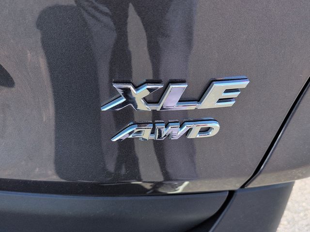 2025 Toyota RAV4 XLE - Photo 12