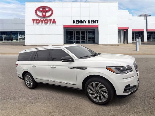 White Metallic 2024 Lincoln Navigator SUV / Crossover Four-Wheel Drive Automatic