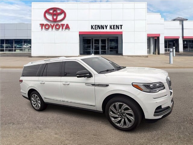 White Metallic 2024 Lincoln Navigator SUV / Crossover Four-Wheel Drive Automatic