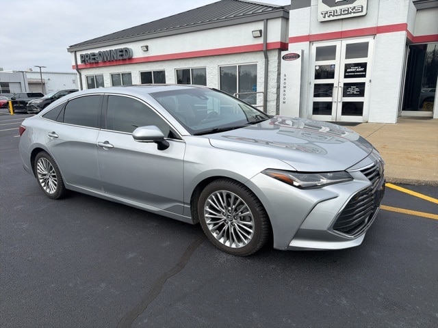 2019 Toyota Avalon Limited's photo