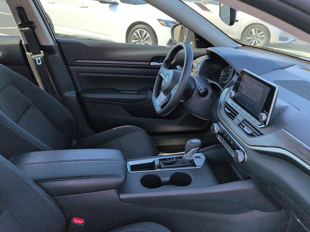 2025 Nissan Altima SV - Photo 10