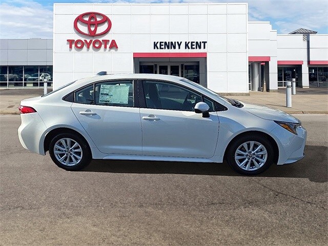 2026 Toyota Corolla LE photo 2