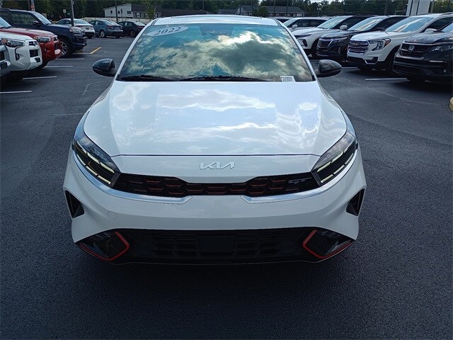 2023 Kia Forte GT photo 2