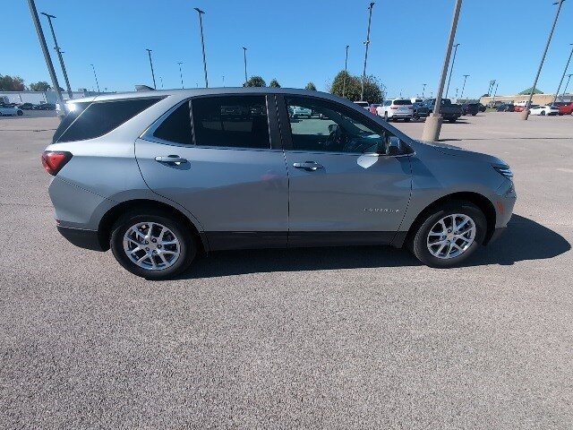 2024 Chevrolet Equinox LT photo 2