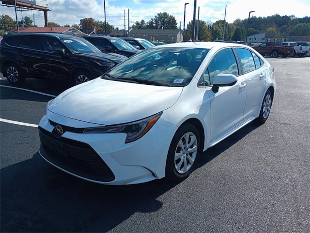 Certified 2025 Toyota Corolla LE Sedan