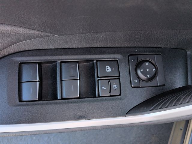 2025 Toyota RAV4 XLE - Photo 17