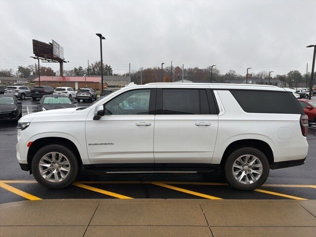 2024 Chevrolet Suburban Premier photo 2