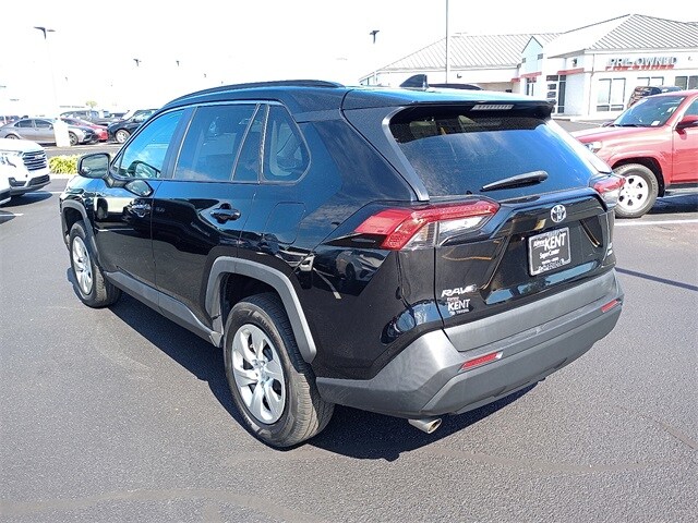 2021 Toyota RAV4 LE photo 3
