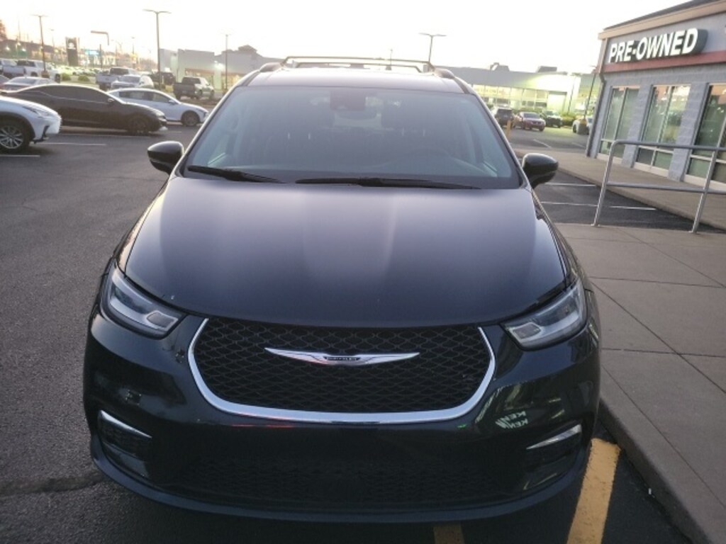 Used 2022 Chrysler Pacifica Touring L Van Passenger Van