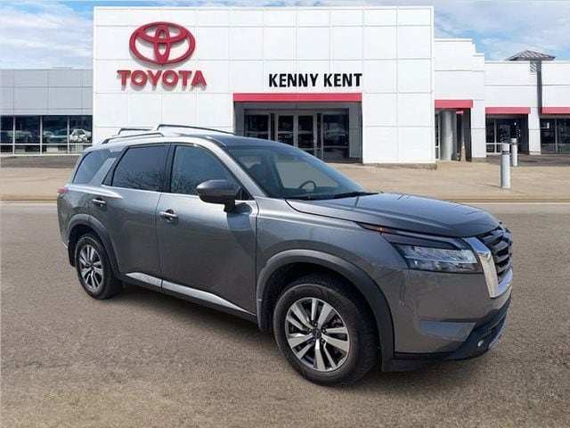  2022 Nissan Pathfinder SL FWD   