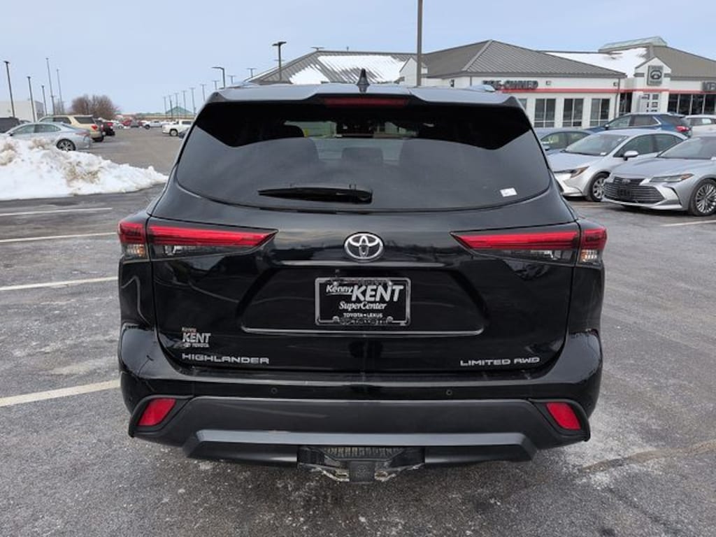 Used 2023 Toyota Highlander L SUV