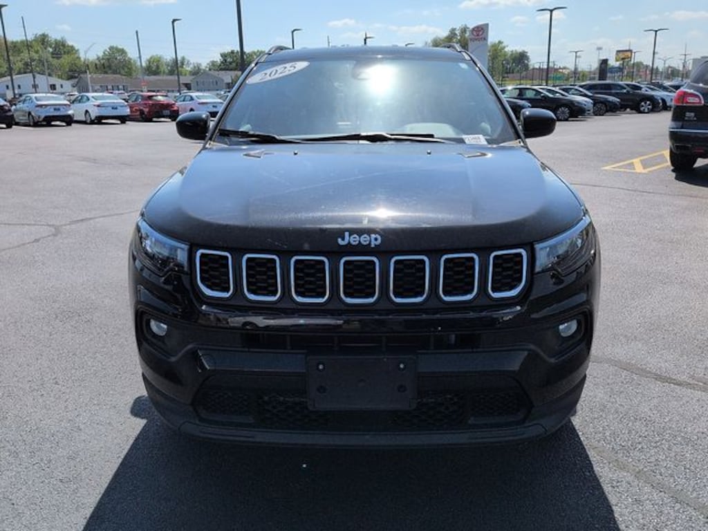 Used 2025 Jeep Compass Latitude SUV