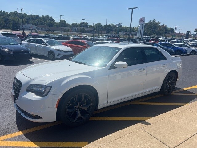 2022 Chrysler 300 S photo 2