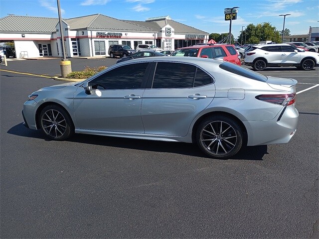2023 Toyota Camry SE photo 3