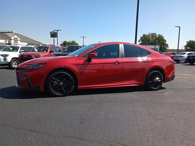 2025 Toyota Camry SE photo 3
