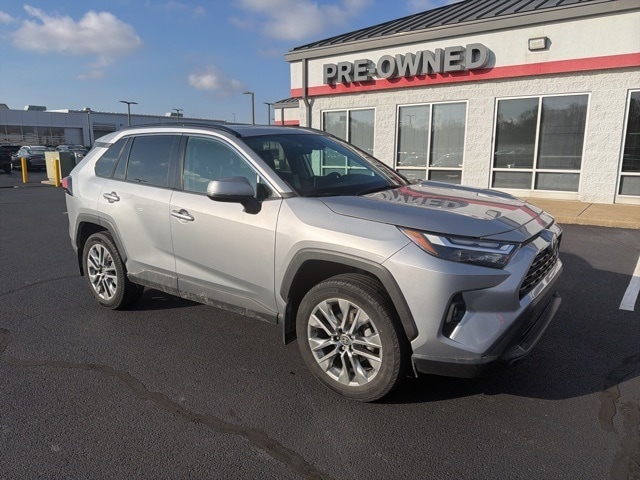 2023 Toyota RAV4 XLE Premium's photo