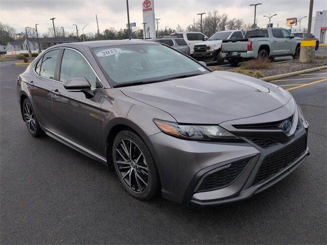 2022 Toyota Camry Hybrid SE Sedan