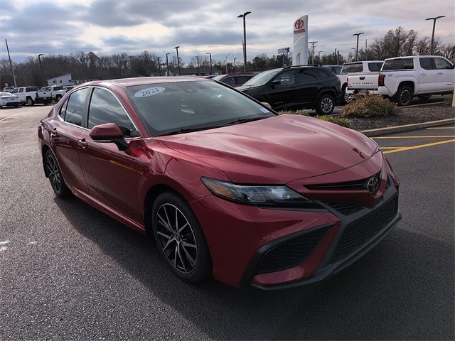 2021 Toyota Camry SE's photo