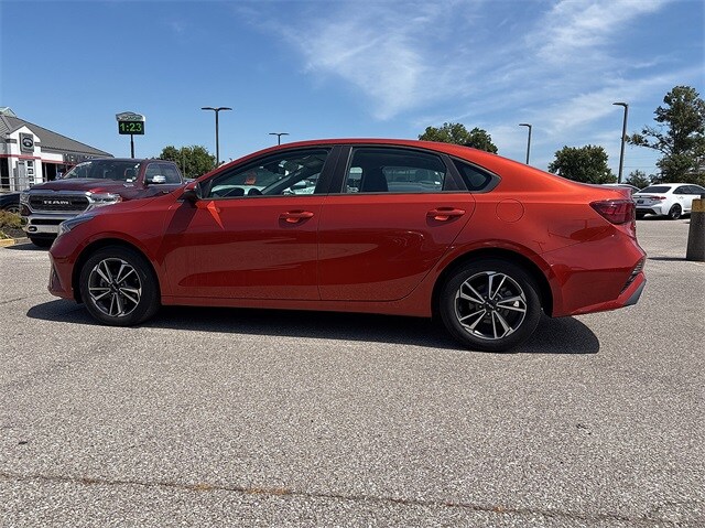 2023 Kia Forte LXS photo 4