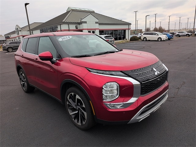 2024 Mitsubishi Outlander SE's photo