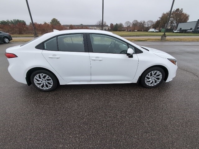 2025 Toyota Corolla LE photo 2