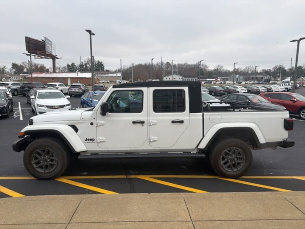 Used 2024 Jeep Gladiator Sport Truck Crew Cab