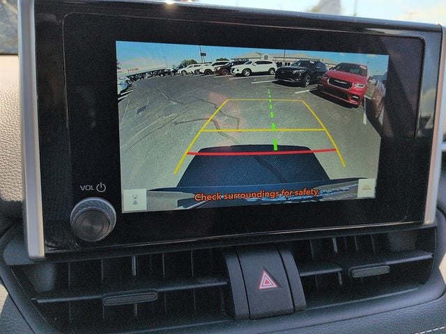 2025 Toyota RAV4 XLE - Photo 23