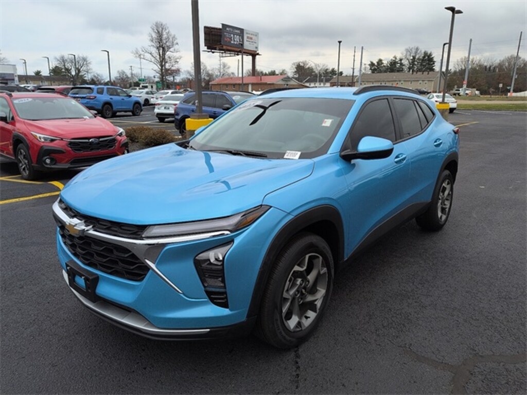 Used 2025 Chevrolet Trax LT SUV