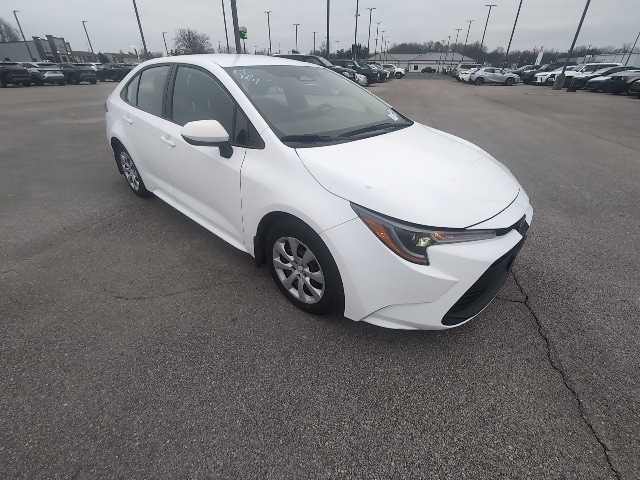 2024 Toyota Corolla LE's photo