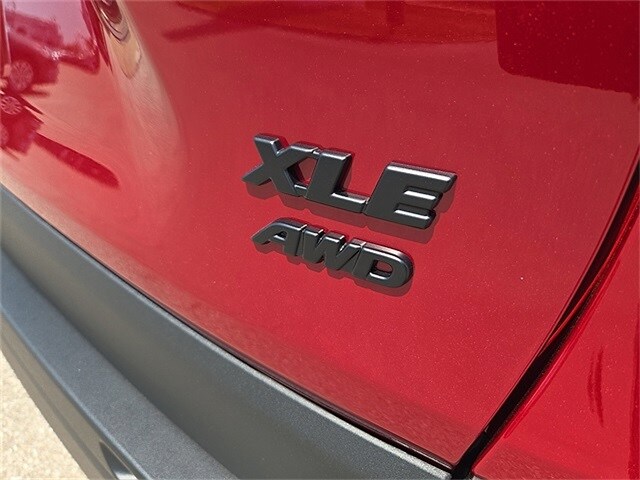 2025 Toyota RAV4 XLE Premium photo 4