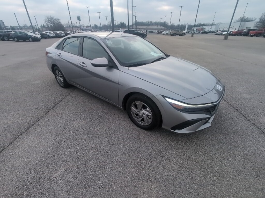 Used 2025 Hyundai Elantra SE Sedan
