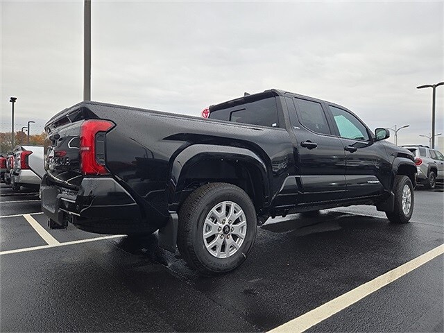 2025 Toyota Tacoma SR5 photo 3