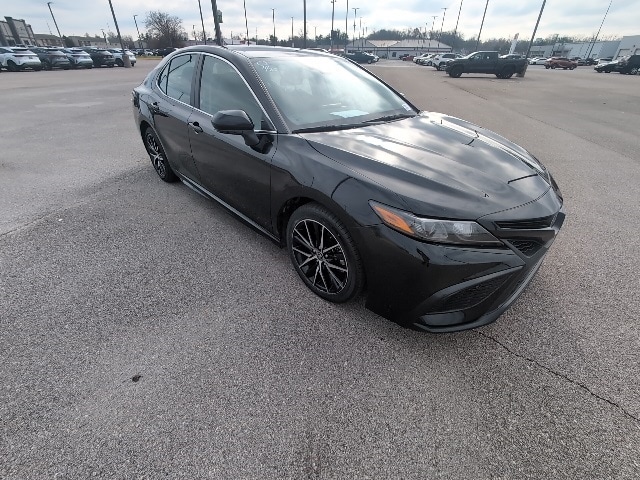 2024 Toyota Camry SE's photo