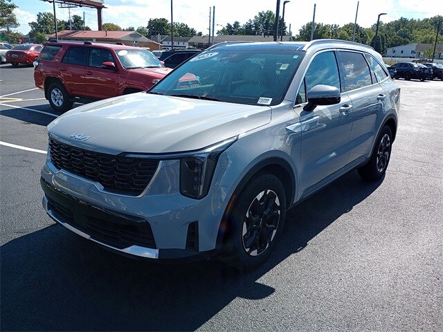 2025 Kia Sorento S photo 2