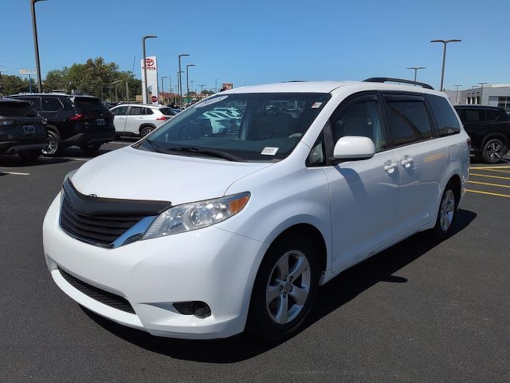 Used 2013 Toyota Sienna LE Van