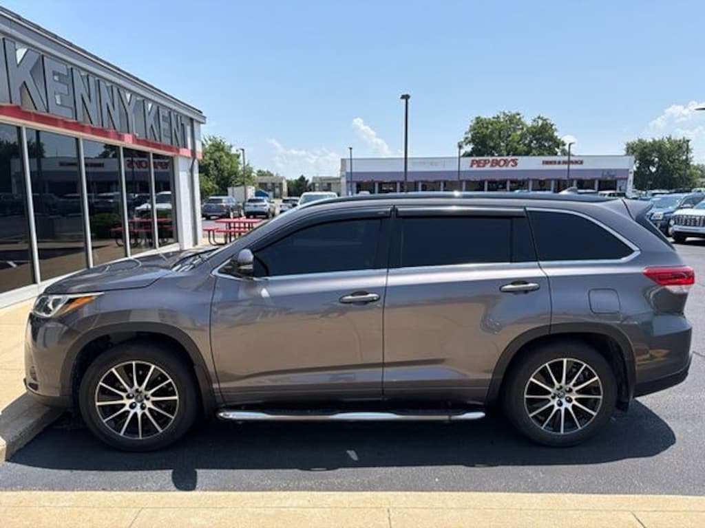Used 2018 Toyota Highlander SE SUV